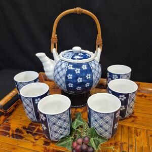 Asian Tea Set w/ Tea Pot & 6 Tea Cups ~ Royal Blue & White Porcelain